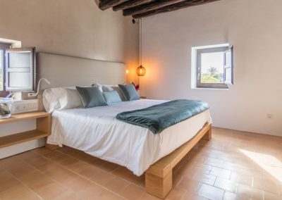 Dormitorio de la suite del Safragell Ibiza Suites & Spa